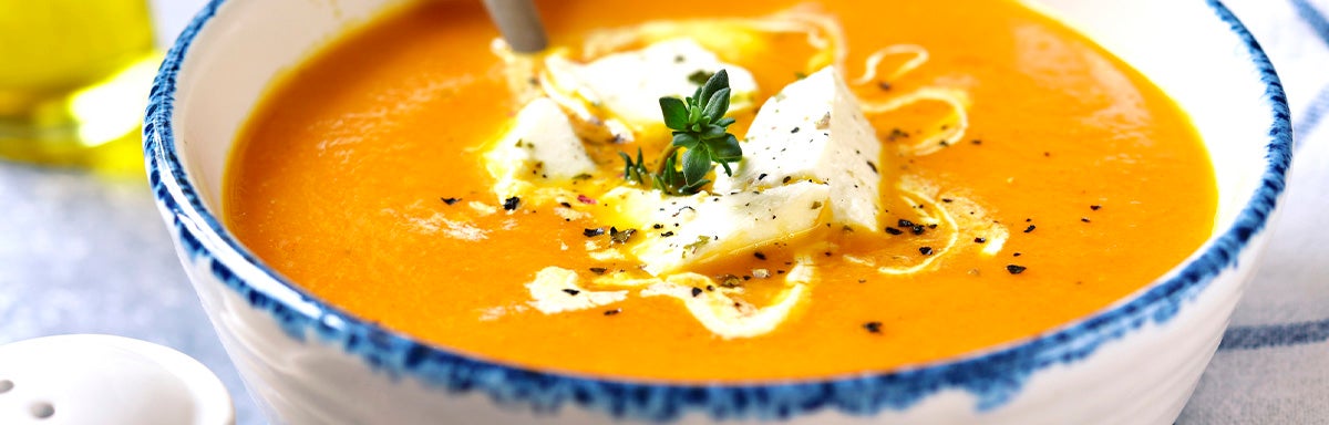 Crema de auyama, una de las cremas caseras más populares Crema casera de auyama con queso y crema de leche