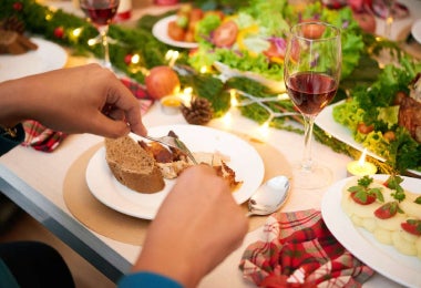 Tendencias para decorar mesas en la cena de navidad en familia.