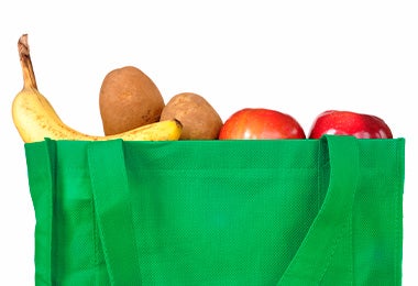  Bolsa de mercado con alimentos ricos en potasio 