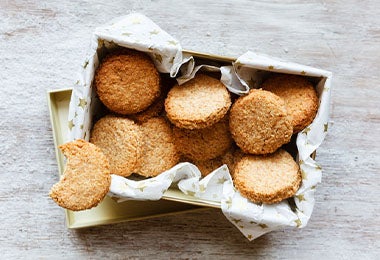 Caja con galletas sin gluten de coco