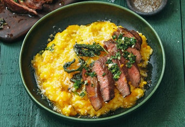 Carne con chimichurri.