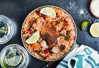 Plato de arroz con pollo, que en la comida brasileña se conoce como galinhada.