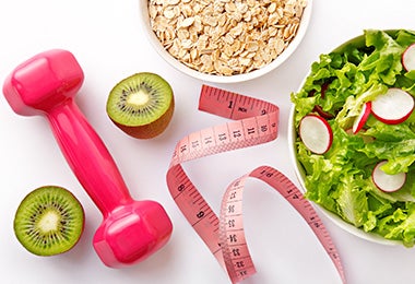 Mancuerna, ensalada, avena y kiwi qué comer después de hacer ejercicio