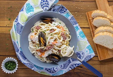 Plato de espaguetti con frutos del mar, receta con mariscos