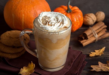 Frappé con calabazas de Halloween y canela.   