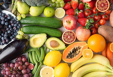 Frutas y verduras fuentes de vitaminas en alimentación balanceada