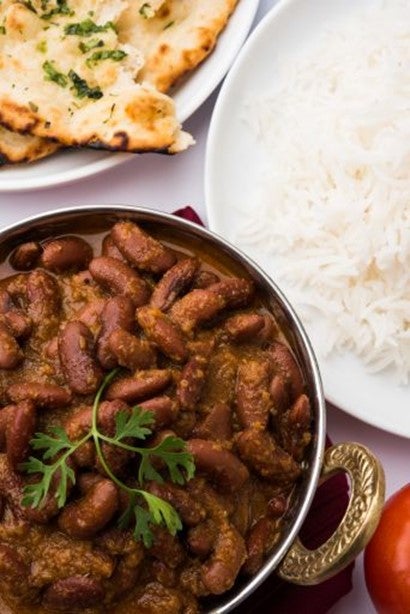 Plato con frijoles para desayuno mexicano