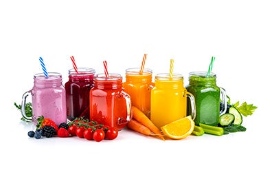  Jugos de diferentes tonalidades con los colorantes comestibles