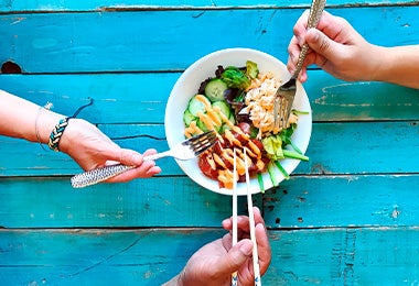 Poke bowl comida típica de Estados Unidos