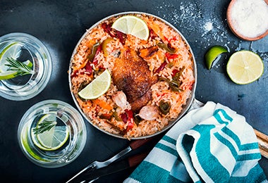 Pollo cocinado en airfryer, con arroz y verduras