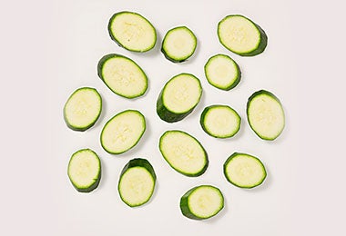 Rodajas de calabacín verde