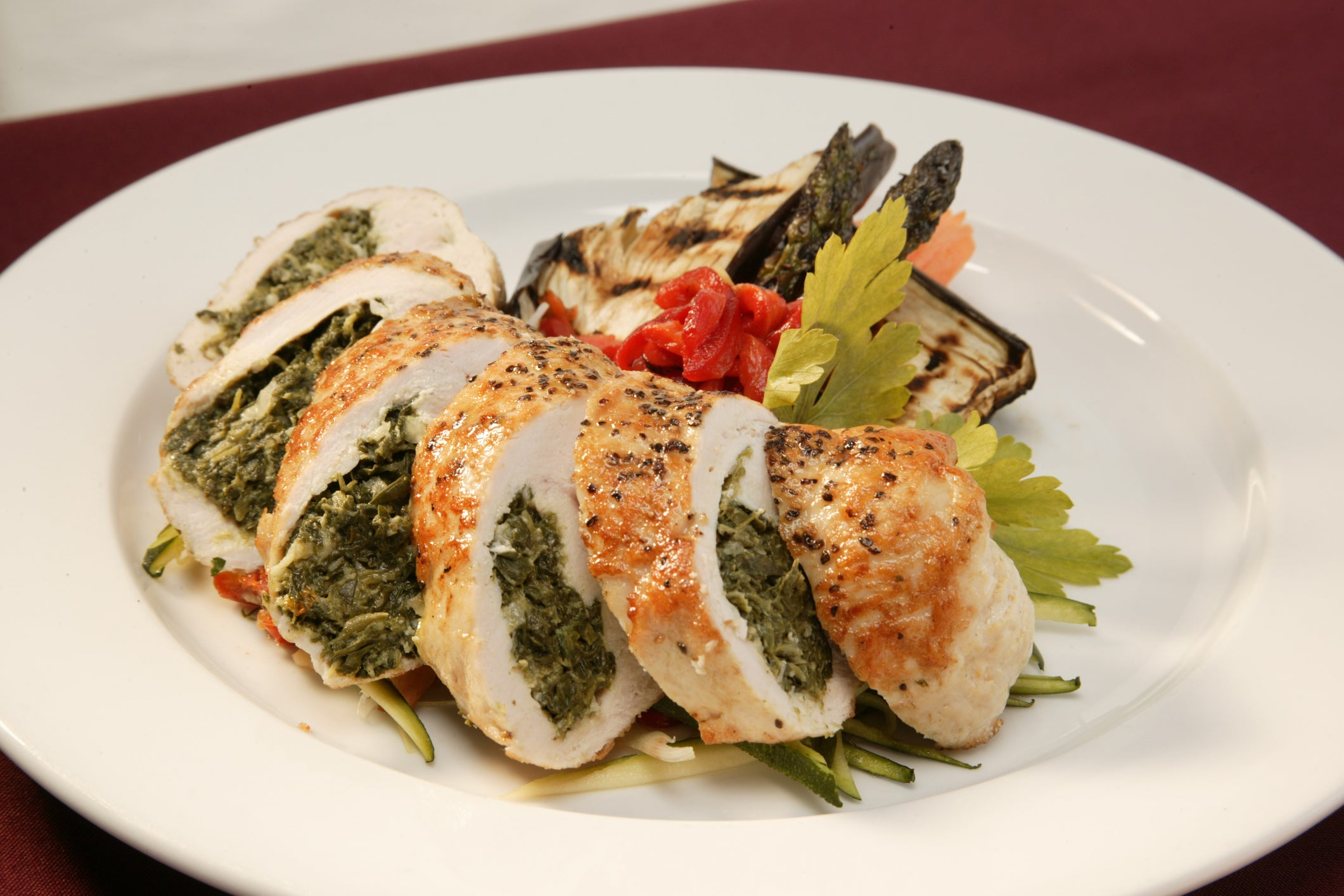 Pollo relleno de espinacas