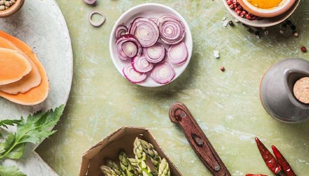 Mesa con vegetales frescos