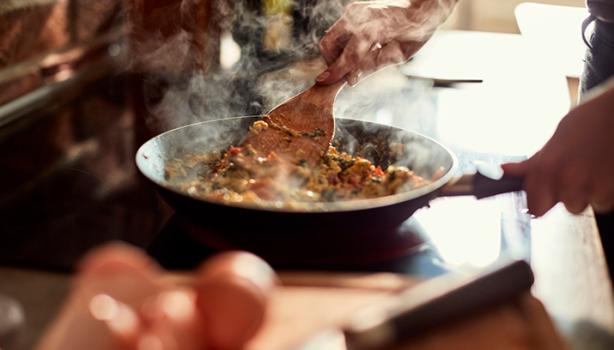  Cocinar en sartén y quitar grasa de la cocina