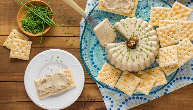 Usos culinarios del cebollín en mousse de atún   