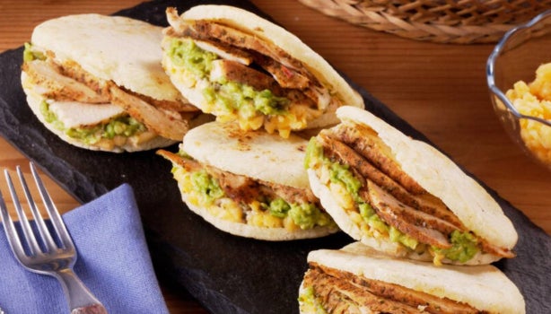 Limpieza del budare para arepas.
