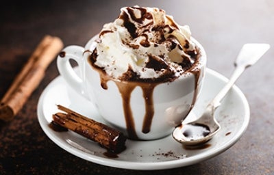 La crema batida es todo un clásico con bebidas con café y chocolate. La crema batida es todo un clásico con bebidas con café y chocolate.