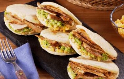 Limpieza del budare para arepas.