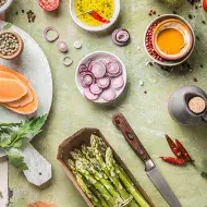 Mesa con vegetales frescos