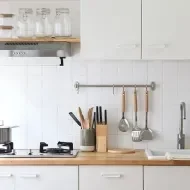 Cocina organizada con porta utensilios Cocina organizada con porta utensilios