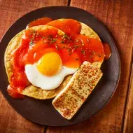 Los desayunos con huevo suelen estar acompañados de otros alimentos.