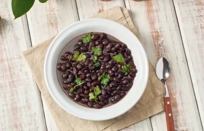 Caraotas-negras-con-tocineta-y -cilantro-recetas-nestle-venezuela-maggi