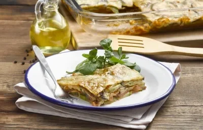 Lasaña de Verduras con Salsa de Tomate Veggie Lasaña de Verduras con Salsa de Tomate Veggie