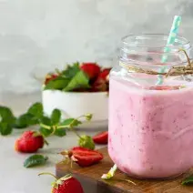 Batido-de-fresas-con-yogur-Recetas-NESTLE-CARNATION