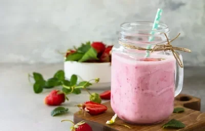 Batido-de-fresas-con-yogur-Recetas-NESTLE-CARNATION