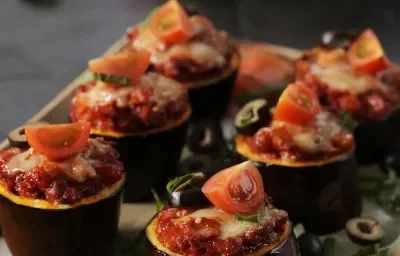 Berenjena Rellenas con Mozzarella y Tomate Berenjena Rellenas con Mozzarella y Tomate