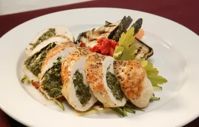 Pollo relleno de espinacas