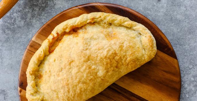 Calzone a la Boloñesa