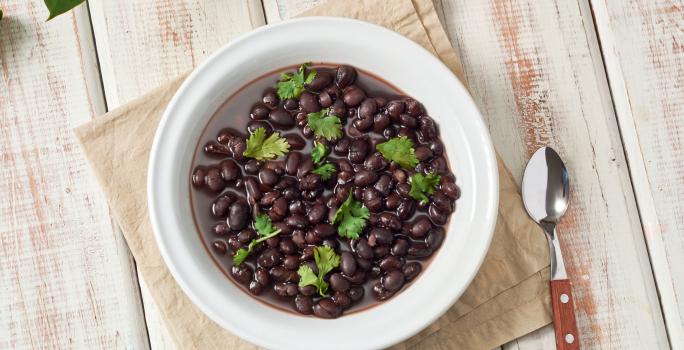 Caraotas-negras-con-tocineta-y -cilantro-recetas-nestle-venezuela-maggi