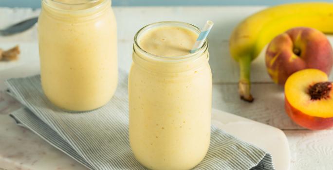 Batido-de-banana-y-durazno-Recetas-NESTLE-Leche-condensada