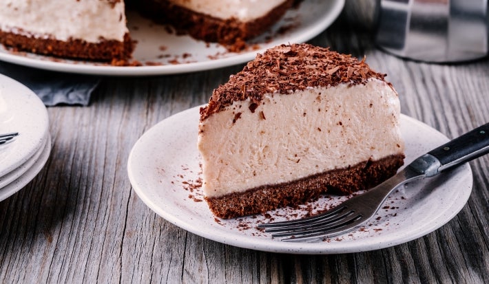 Torta-de-queso-crema-con-baño-de-chocolate-y-base-de-galletas-SUSY-SAVOY-EMDD-Venezuela