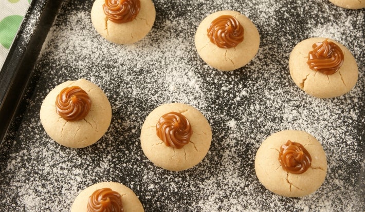 receta-facil-familiar-de-polvorones-rellenos-de-dulce-leche-el-mundo-del-dulce-recetas-nestle-venezuela