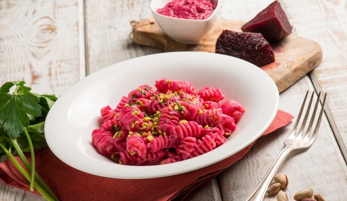 Pasta-con-pesto-y-remolacha-Recetas-NESTLE-MAGGI