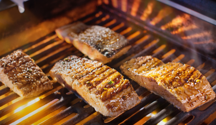 Salmón-entero-a-la-parrilla-Recetas-NESTLE-MAGGI