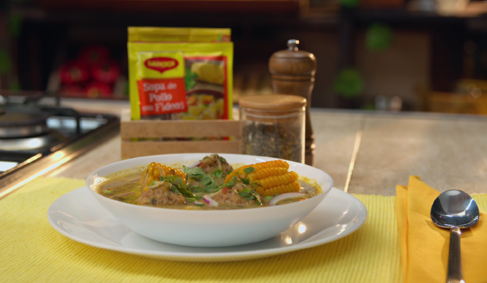 Caldo-de-res-con-bolas-de-plátano-verde-MAGGI